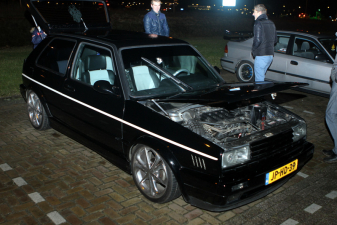 Gepimpte autos bij herdenking Paul Walker