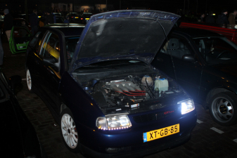 Gepimpte autos bij herdenking Paul Walker