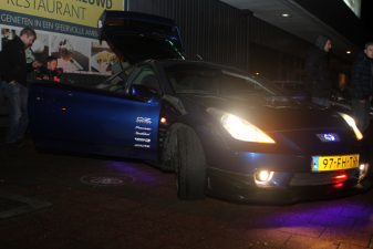 Gepimpte autos bij herdenking Paul Walker