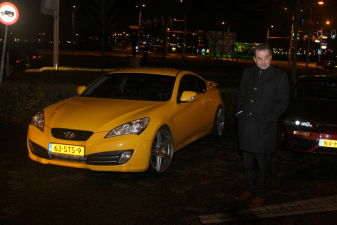 Gepimpte autos bij herdenking Paul Walker