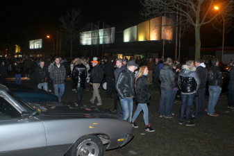 Gepimpte autos bij herdenking Paul Walker