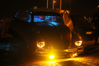 Gepimpte autos bij herdenking Paul Walker