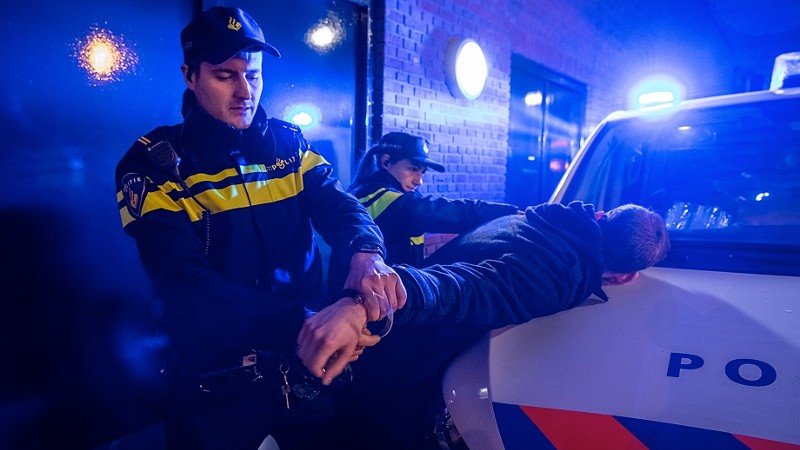 Alerte buurtbewoner betrapt autoinbrekers in Waalwijk